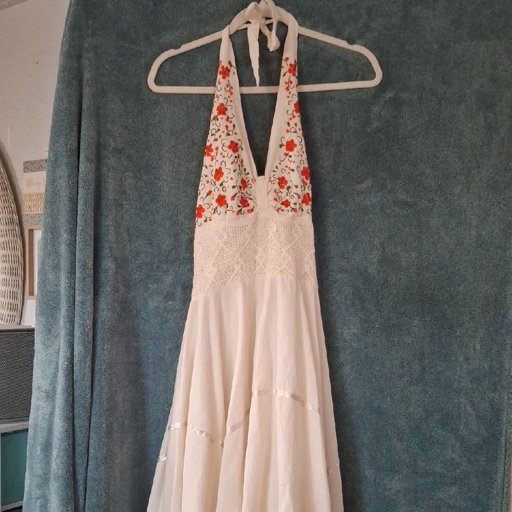 JuJu White and Red Floral Backless Dress